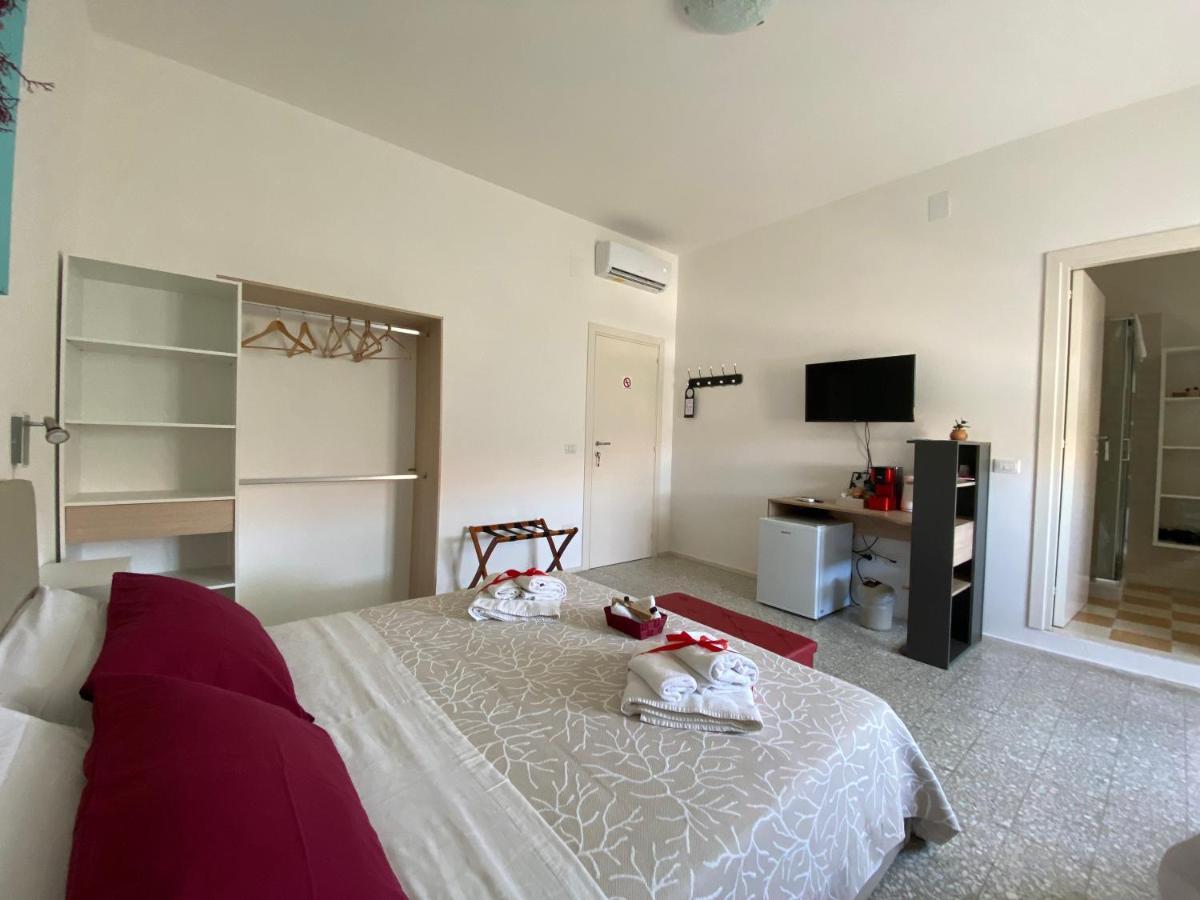 Rossocorallo Rooms อาลเกโร ภายนอก รูปภาพ